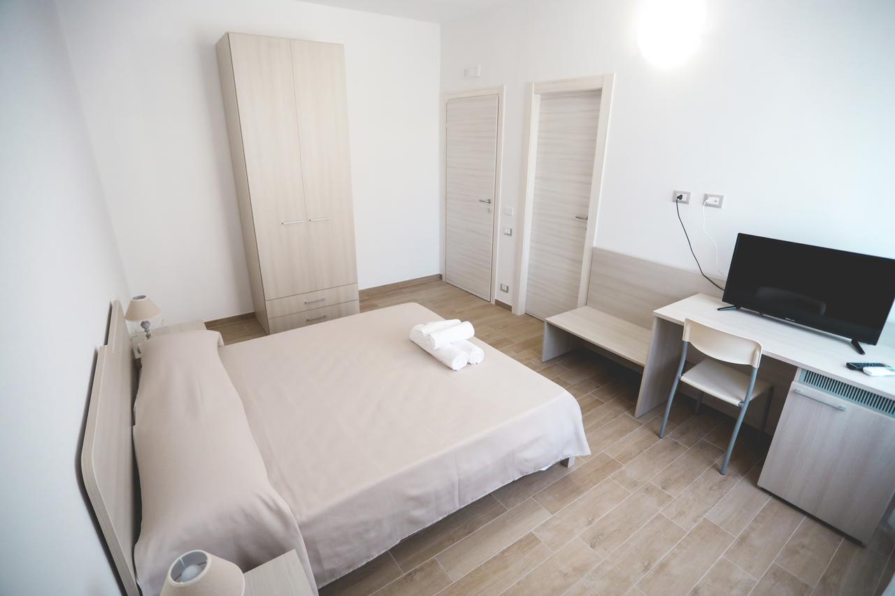 Il Viaggiatore Via Rimini Serapo Gaète Extérieur photo